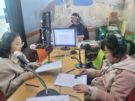 진해기적 어린이기자단 MBC경남 라디오 아침의 행진 지역 광고 녹음 